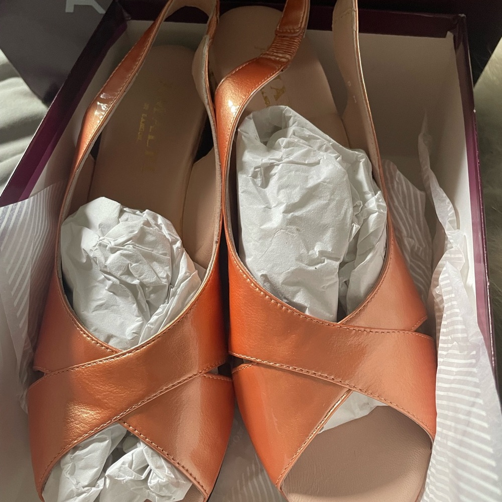 NEW - Amalfi Elegant Orange Slingback Heels, size 8